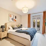 Chic Garden Escape In Clifton Апартаменти *