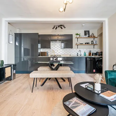 Apartment Chic Garden Escape In Clifton *