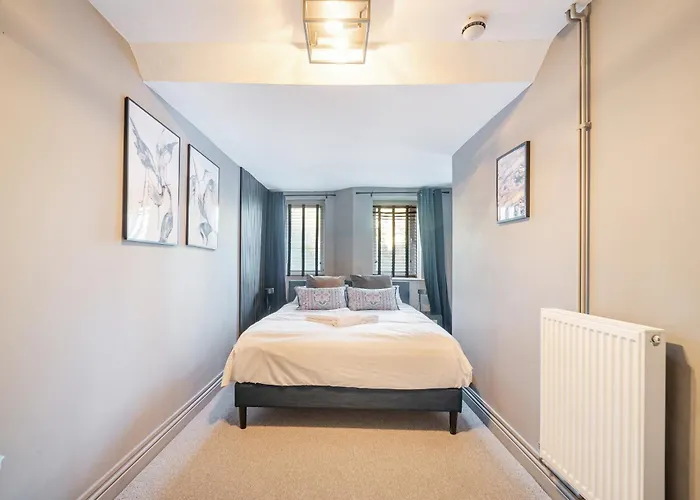 Chic Garden Escape In Clifton * Bristol