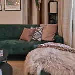 Chic Garden Escape In Clifton