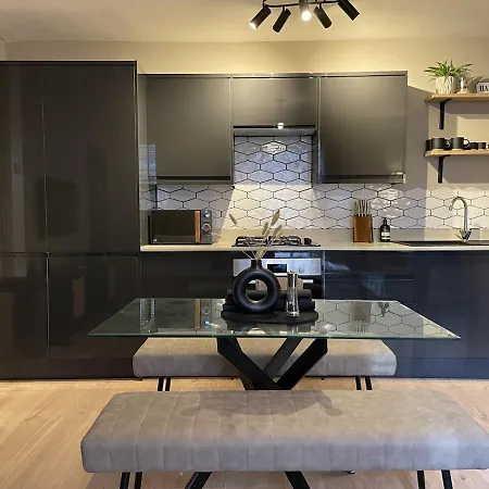 Chic Garden Escape In Clifton ブリストル