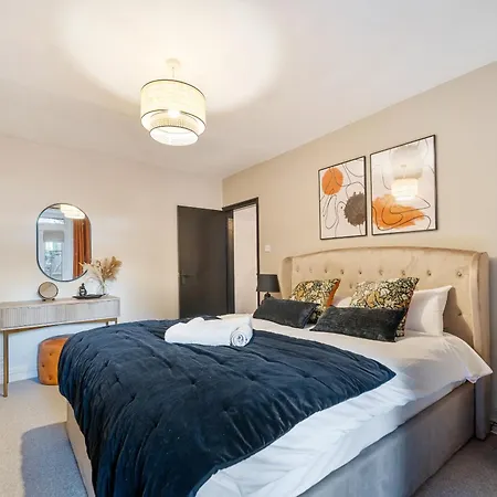 Chic Garden Escape In Clifton Бристоль