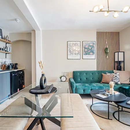 Chic Garden Escape In Clifton Apartmán *