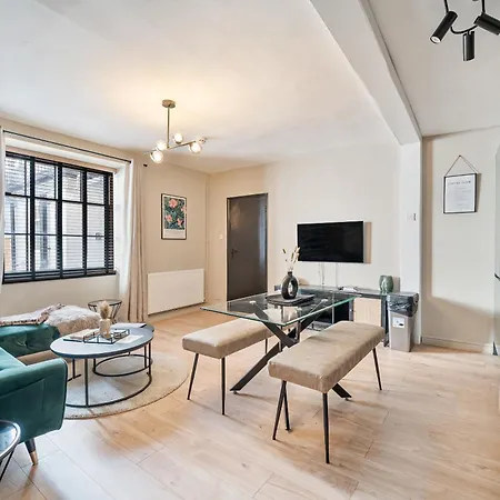 Chic Garden Escape In Clifton *