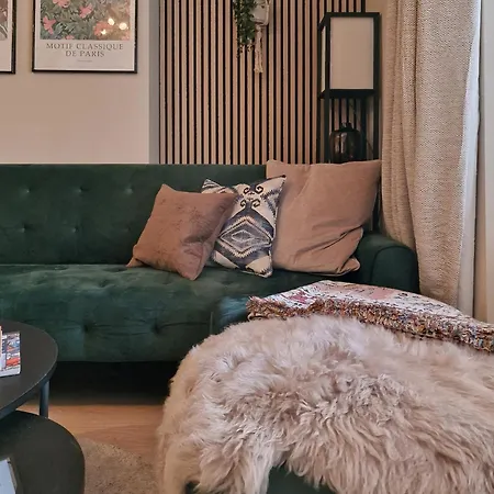 Chic Garden Escape In Clifton