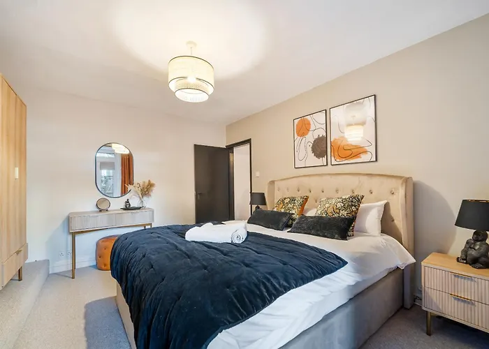 Chic Garden Escape In Clifton Бристоль