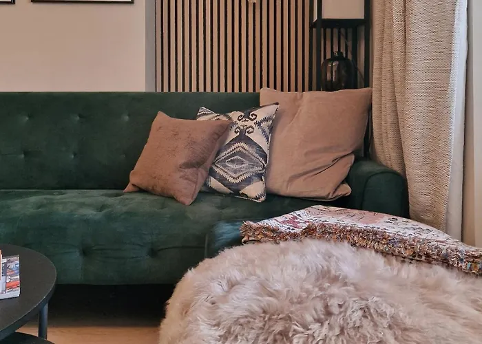 Chic Garden Escape In Clifton