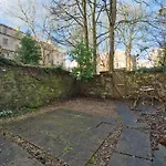 Chic Garden Escape In Clifton