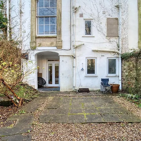 Apartment Chic Garden Escape In Clifton *