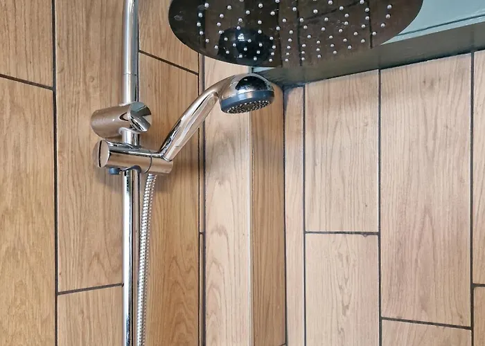 Chic Garden Escape In Clifton Apartment *